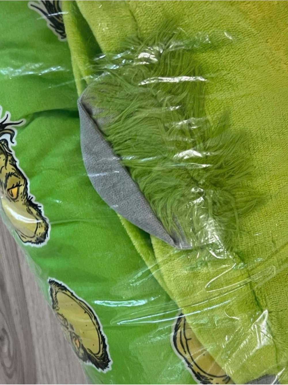 The Grinch Glow in the Dark Kids Plush Slumber
Sleeping Bag 56" × 31" | New - Picture 13 of 13